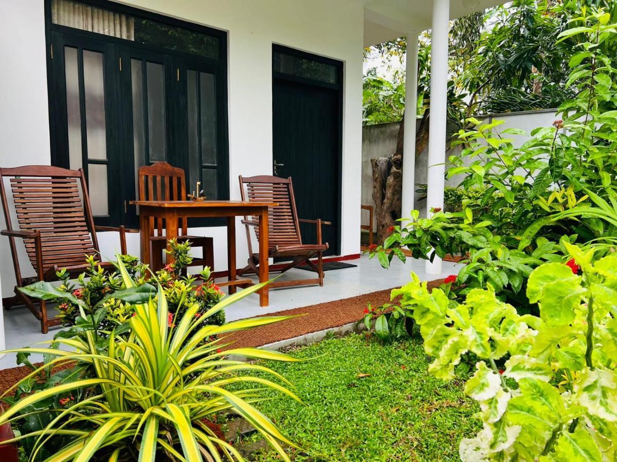 Rekawa Turtle Gate Hotel Tangalle Bagian luar foto