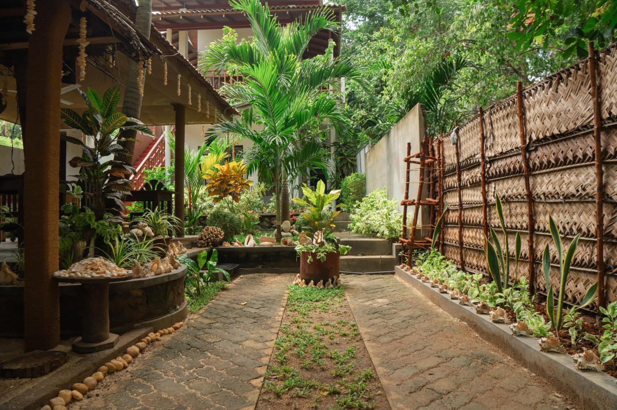 Rekawa Turtle Gate Hotel Tangalle Bagian luar foto