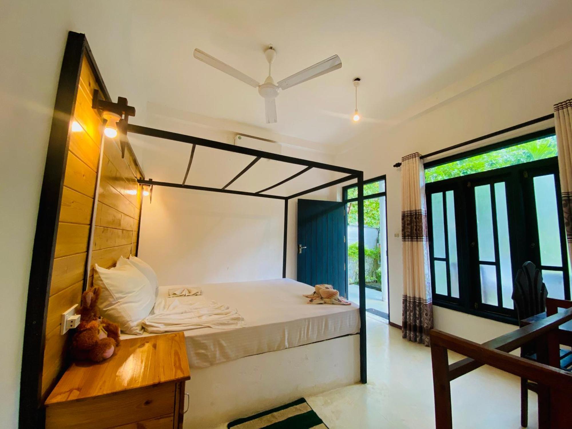 Rekawa Turtle Gate Hotel Tangalle Bagian luar foto