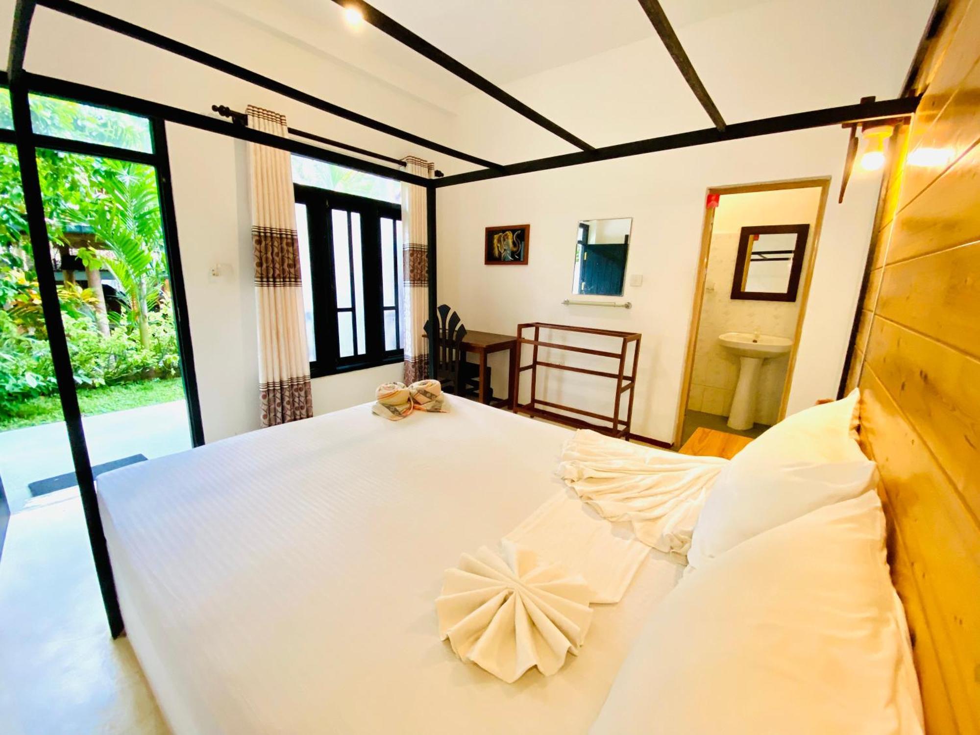 Rekawa Turtle Gate Hotel Tangalle Bagian luar foto