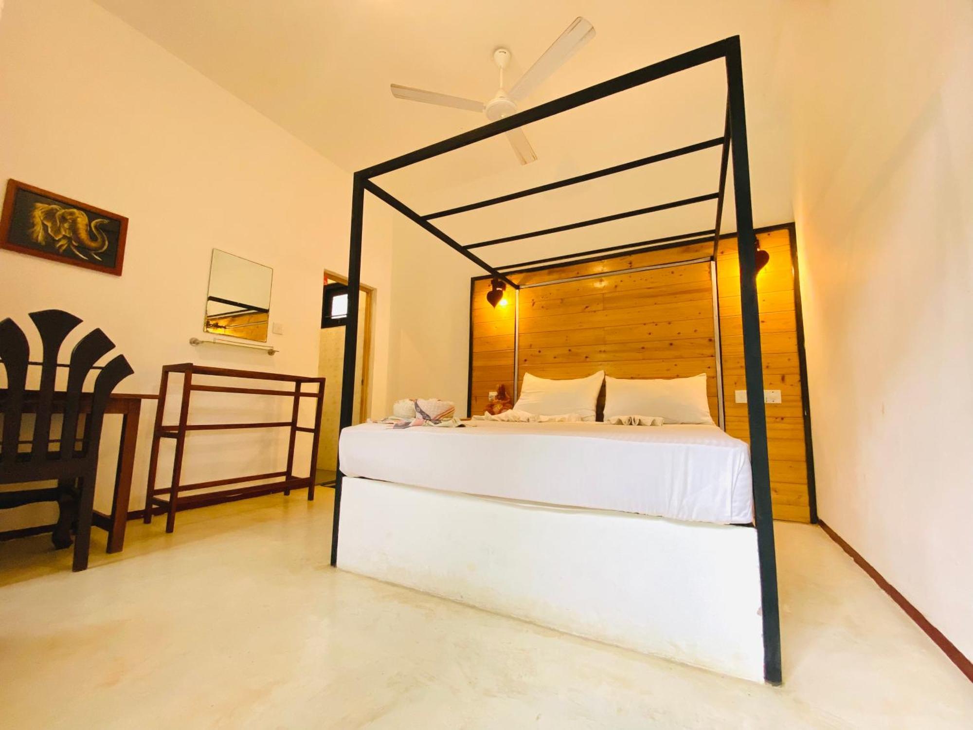 Rekawa Turtle Gate Hotel Tangalle Bagian luar foto