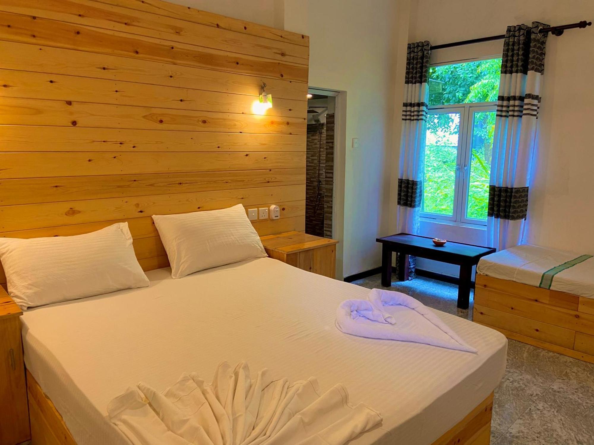 Rekawa Turtle Gate Hotel Tangalle Bagian luar foto
