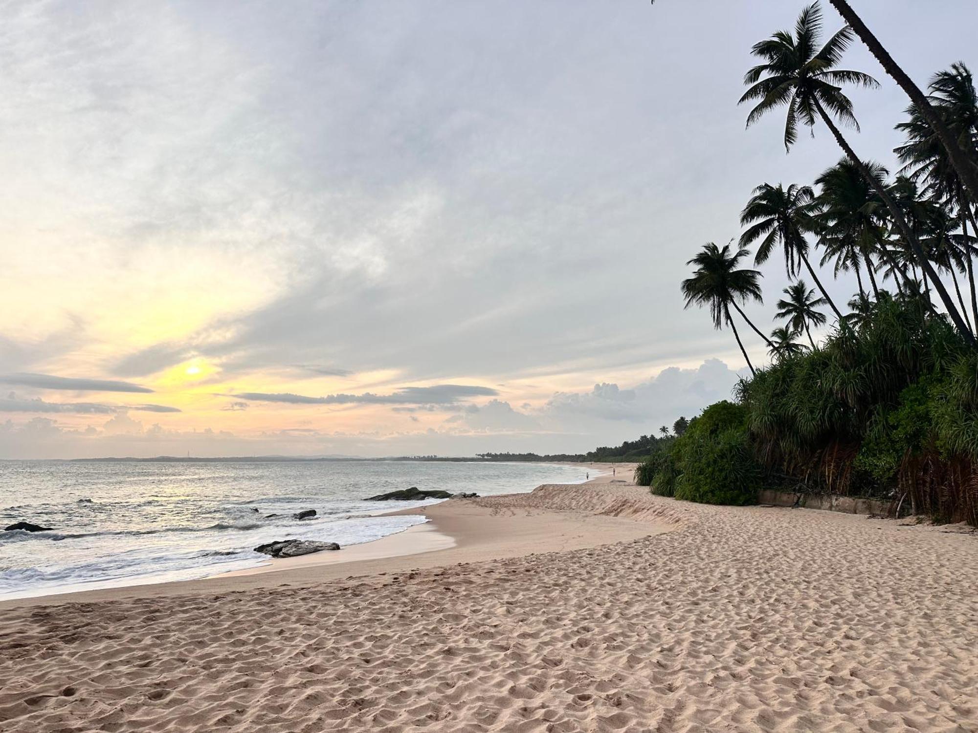 Rekawa Turtle Gate Hotel Tangalle Bagian luar foto