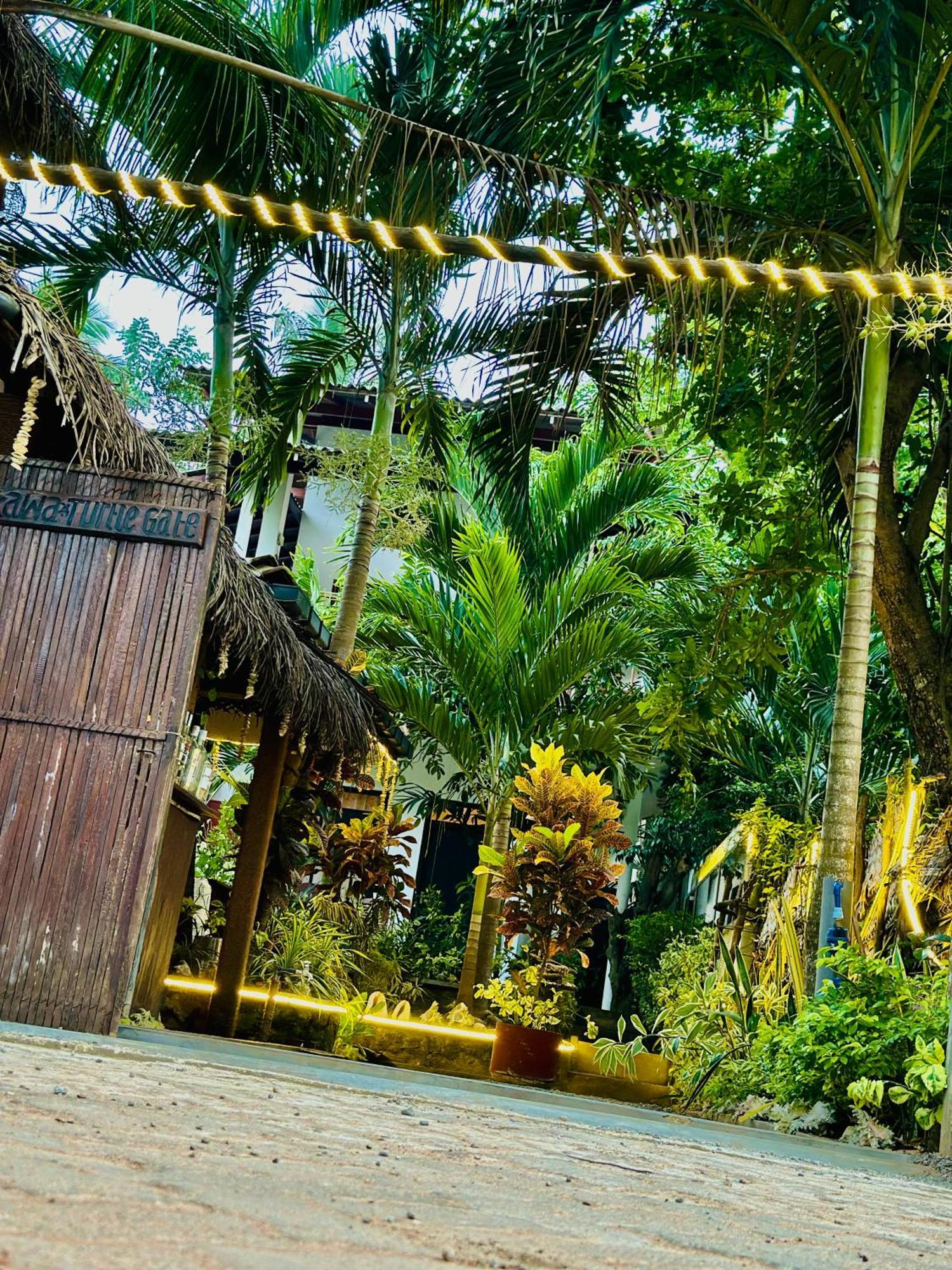 Rekawa Turtle Gate Hotel Tangalle Bagian luar foto