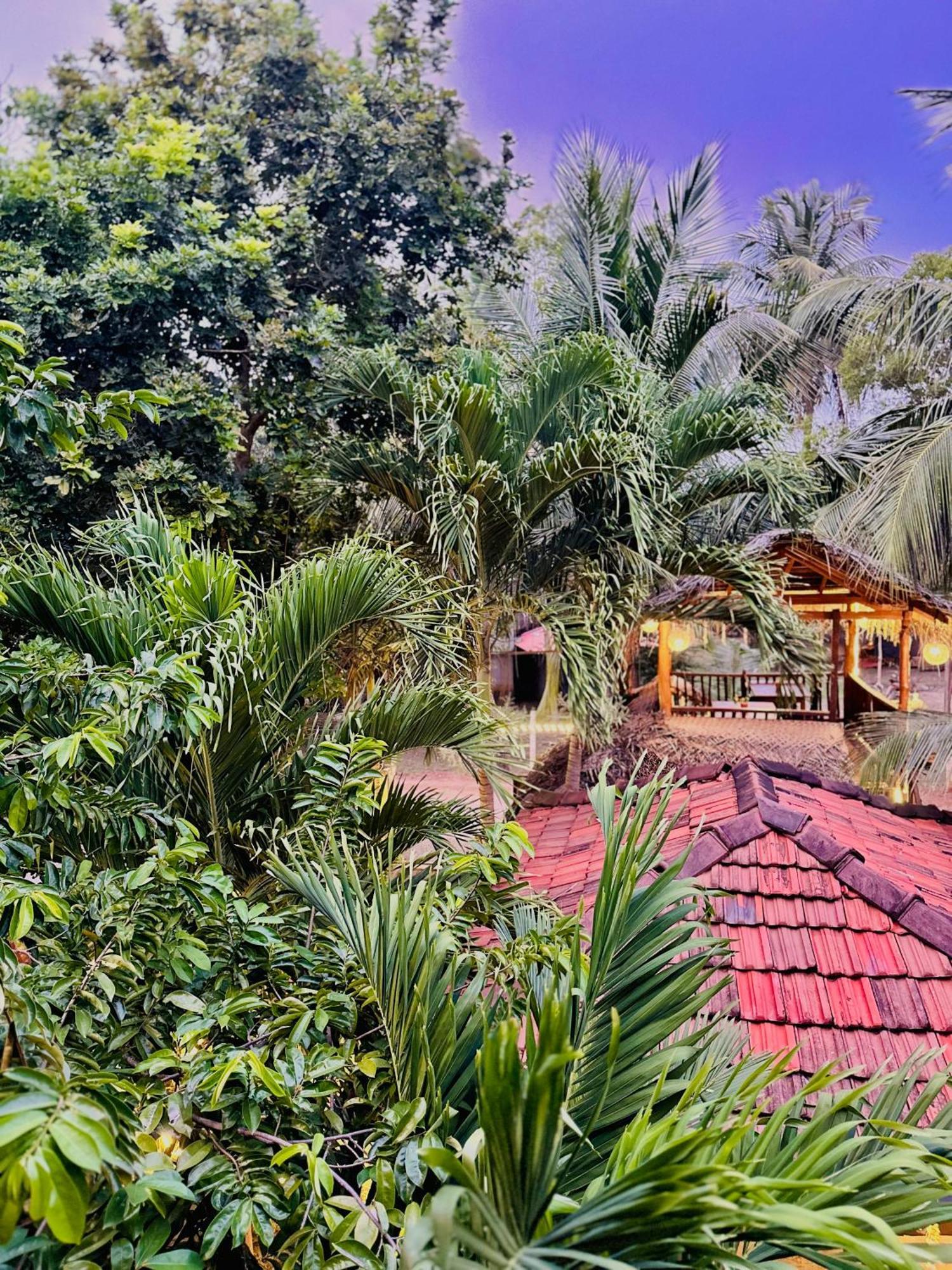 Rekawa Turtle Gate Hotel Tangalle Bagian luar foto
